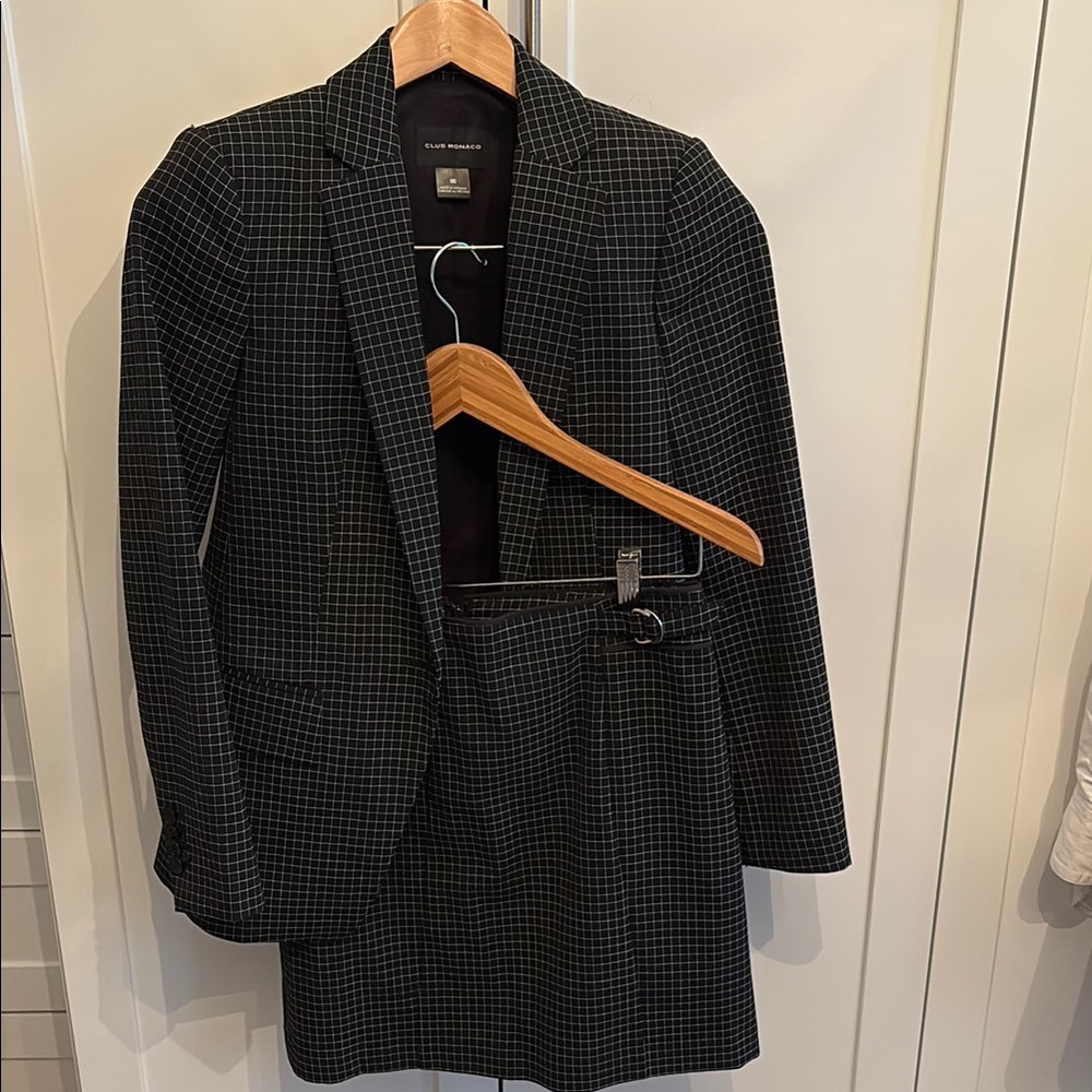 Club Monaco Suit blazer 00 and skirt 0